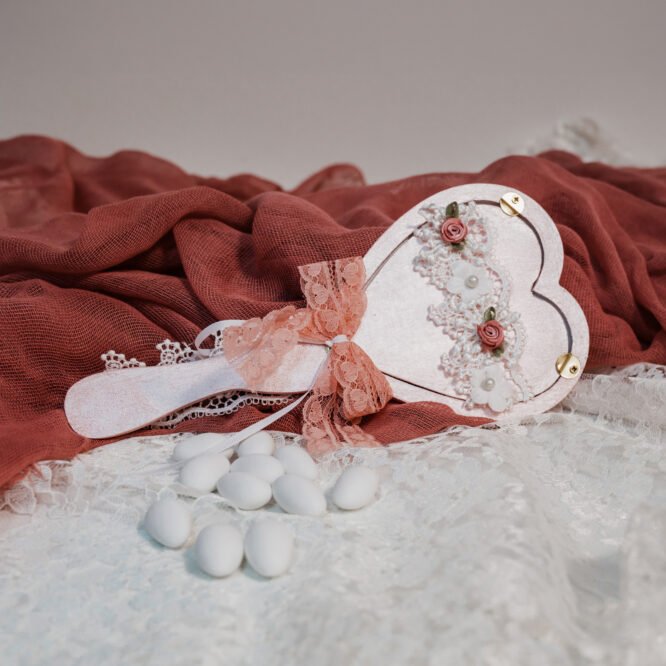 Νυφικό Καθρεφτάκι Καρδιά με Δαντέλα, Πέρλες & Τριαντάφυλλα 3 Νυφικά Καθρεφτάκια