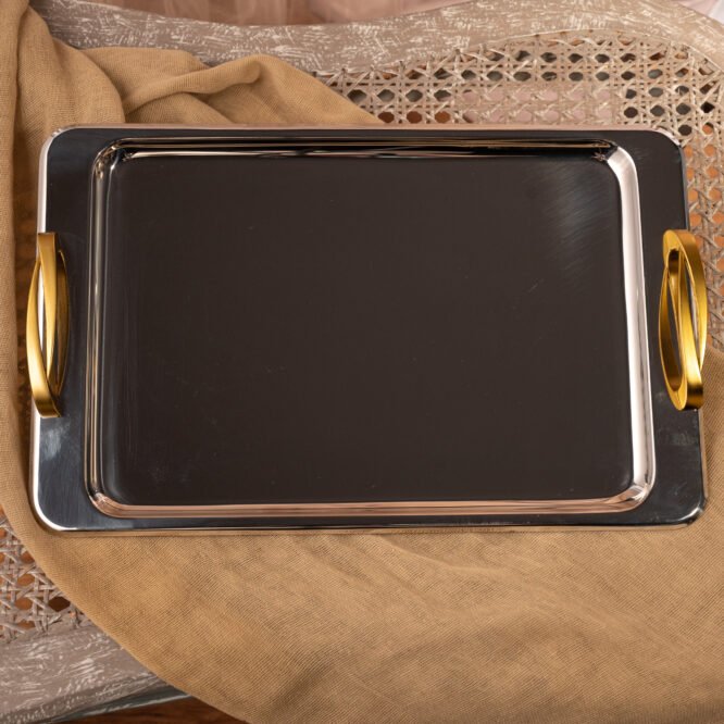 Επάργυρος δίσκος με χρυσά χερούλια