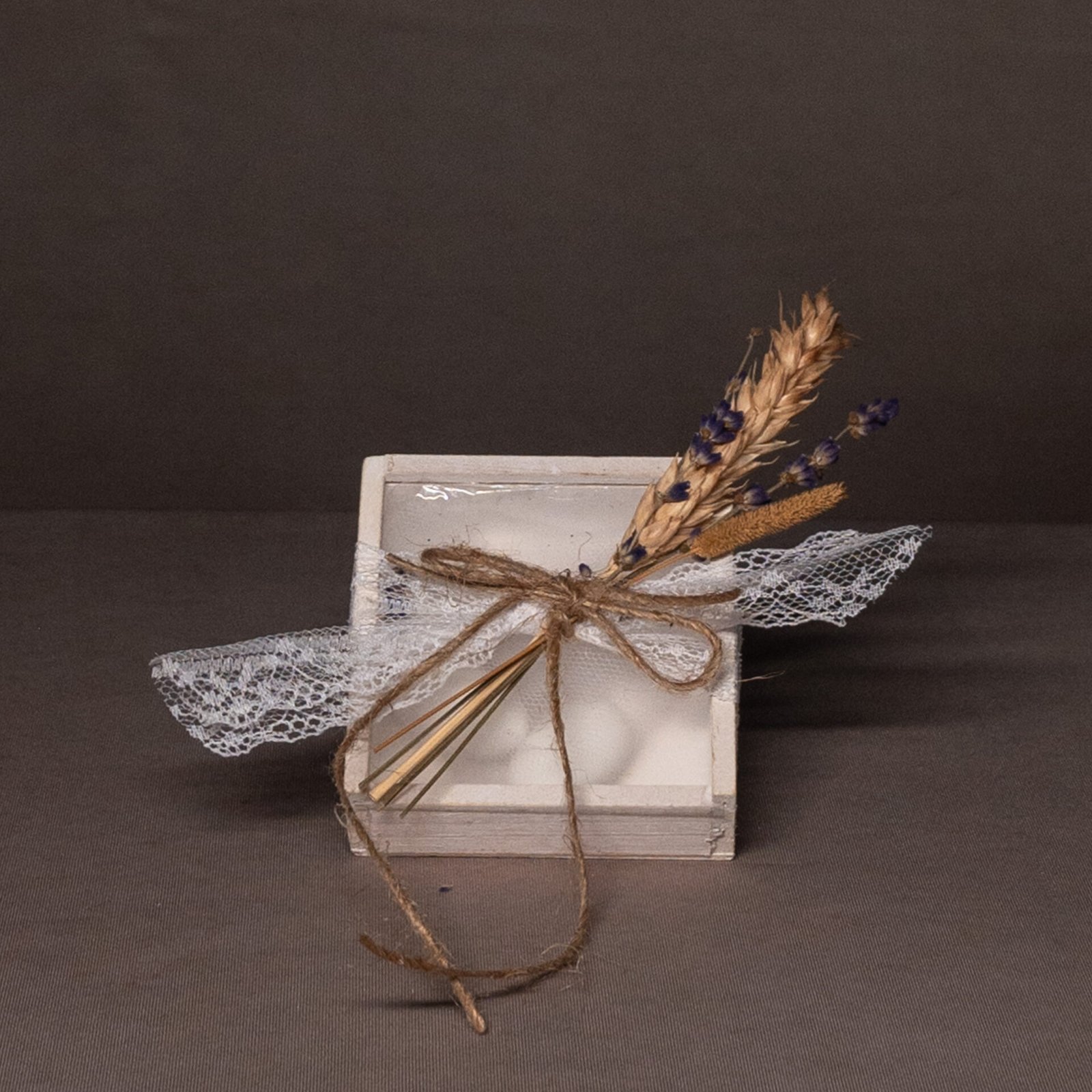 Μπομπονιέρα ξύλινο κουτάκι με στάχυ & λεβάντα 1 Ξύλινη μπομπονιέρα κουτάκι για γάμο