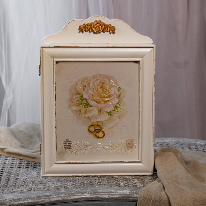 Ξύλινη στεφανοθήκη decoupage