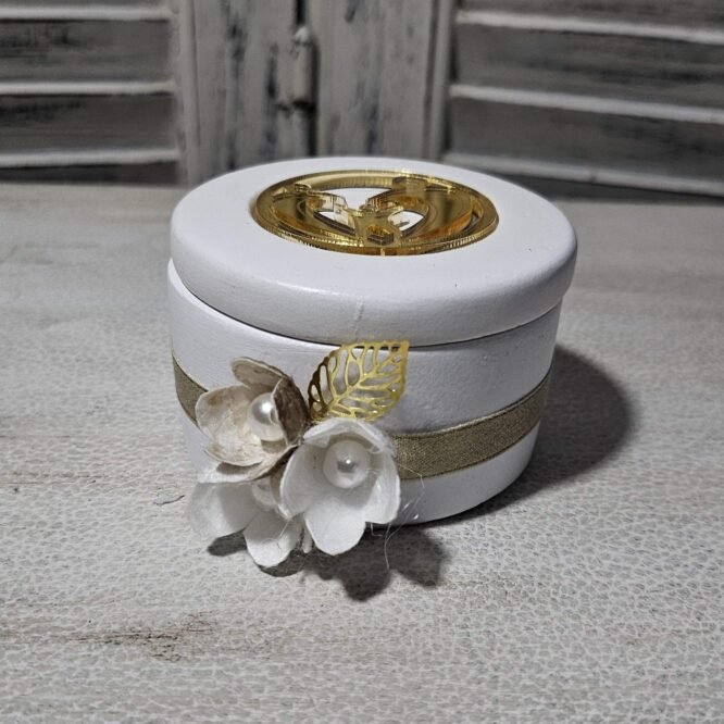 Πορσελάνινη βεροθήκη με φυσικά λουλούδια