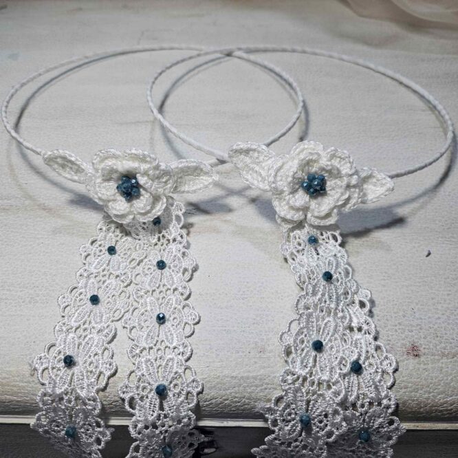 Μεταξωτά Στέφανα Γάμου με Πλεκτό Λουλούδι και Δαντέλα με Μπλε  Χάντρες