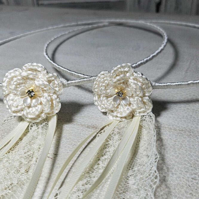 Στέφανα Γάμου Ιβουάρ με Πλεκτό Λουλούδι και Δαντέλα