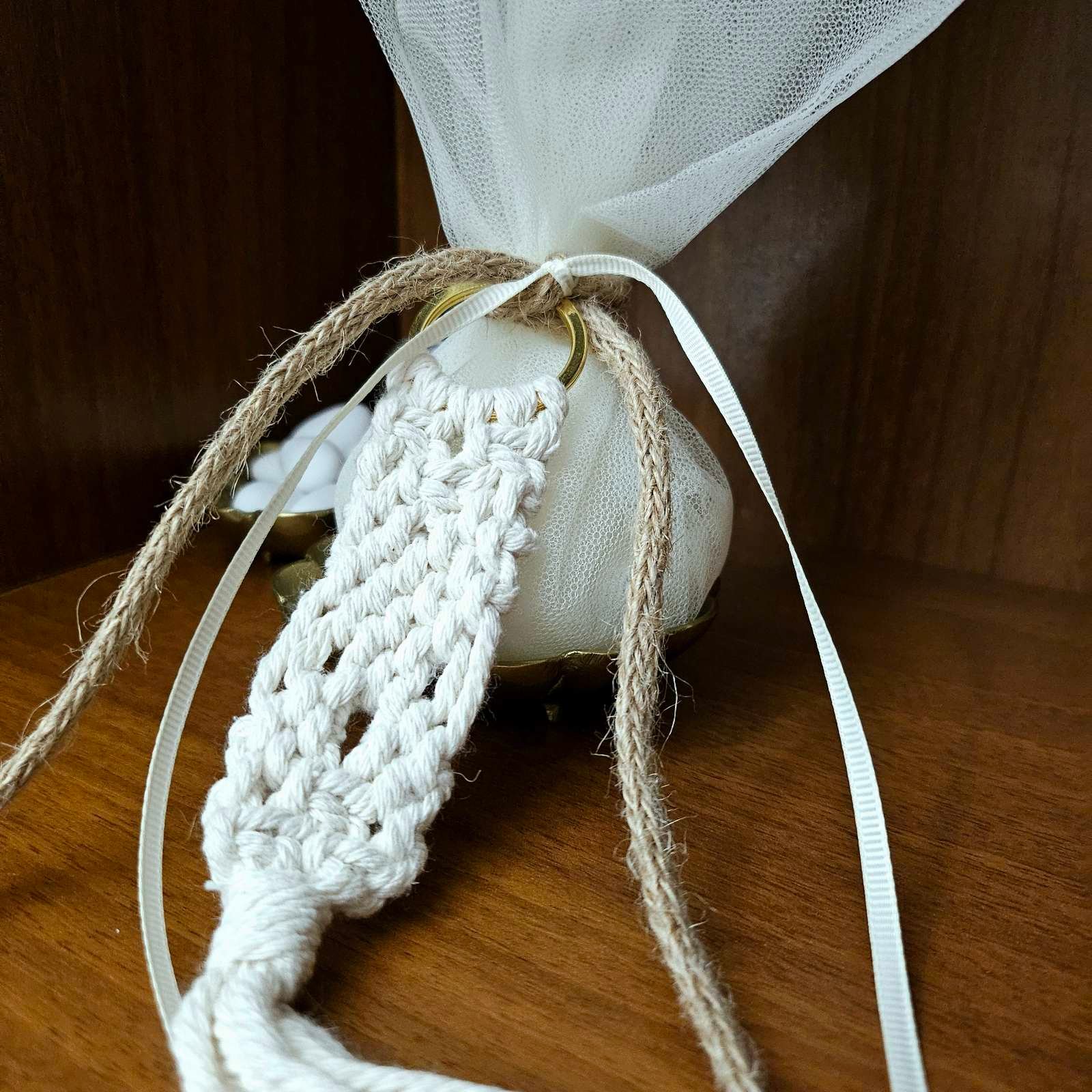 Μπομπονιέρα Γάμου Boho με Μακραμέ & Λευκό Τούλι 2 Μπομπονιέρα Γάμου Boho με Μακραμέ & Λευκό Τούλι - Image 2