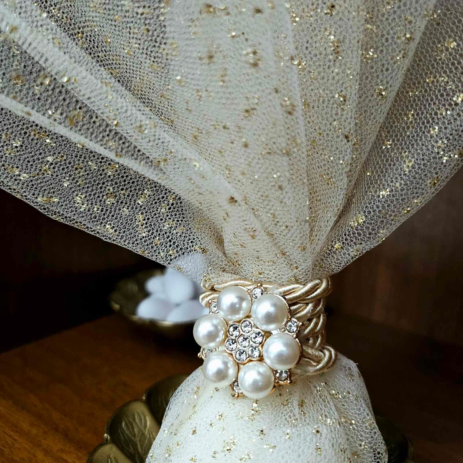 Μπομπονιέρα Γάμου με Χρυσό Πουά Τούλι & Μαργαριταρένιο Μοτίφ Λουλουδιού 2 Μπομπονιέρα Γάμου με Χρυσό Πουά Τούλι & Μαργαριταρένιο Μοτίφ Λουλουδιού - Image 2