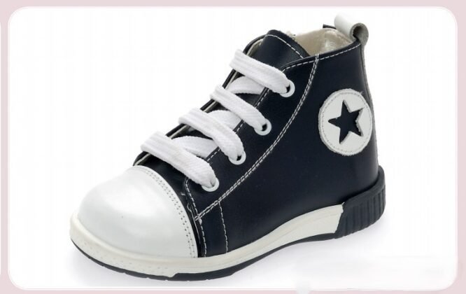 Petit Star παπουτσάκι βάπτισης με cool black & white style