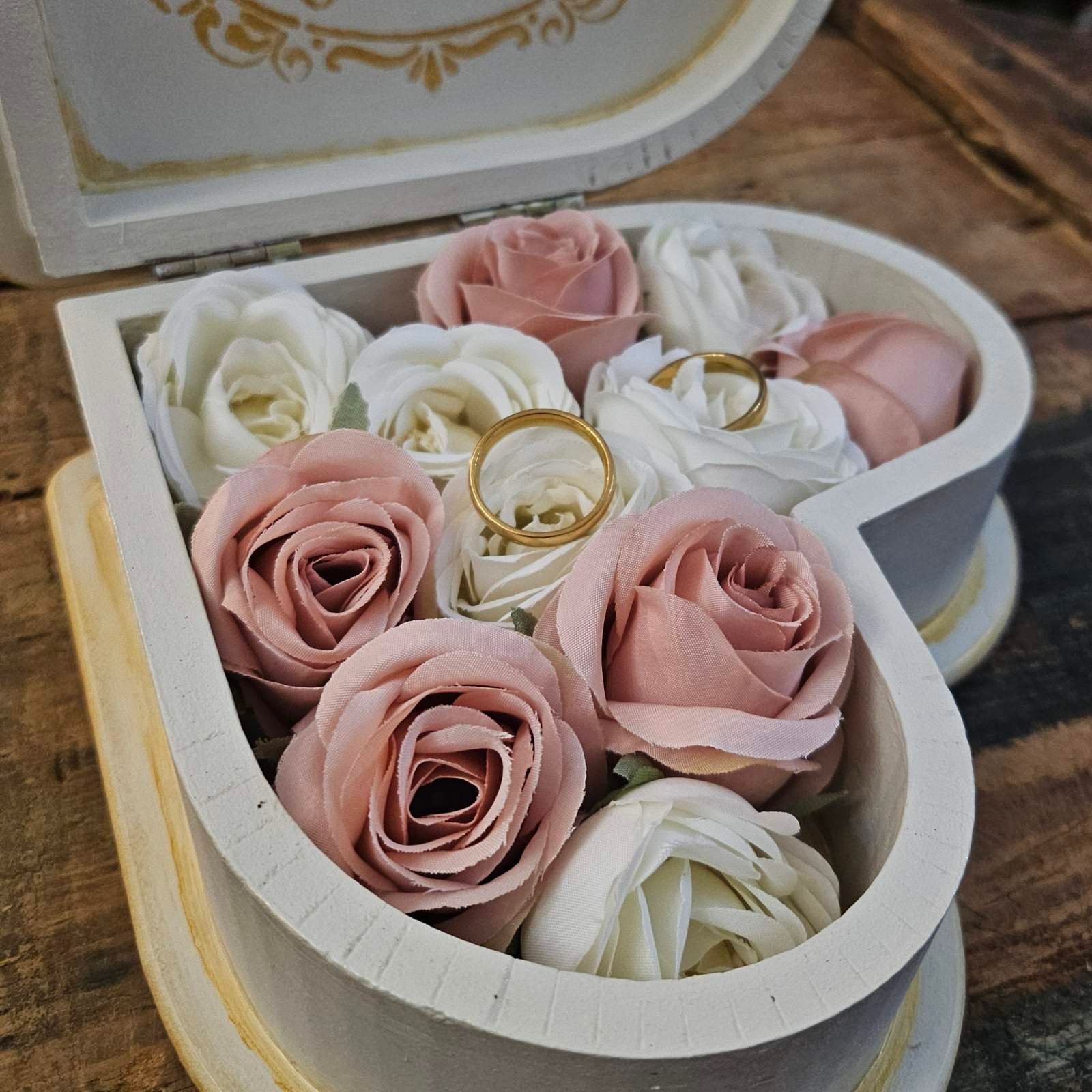 Βεροθήκη Καρδιά με Ανάγλυφο Ζευγάρι & Λουλούδια 2 Βεροθήκη Καρδιά με Ανάγλυφο Ζευγάρι & Λουλούδια - Image 2