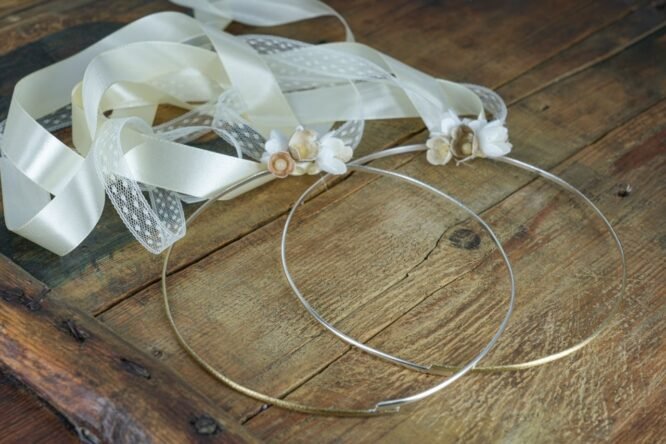 Επάργυρα Στέφανα Γάμου με Μεταξωτά Λουλούδια & Δαντέλα 4 Στέφανα Γάμου Χειροποίητα σετ σε premium Συλλογή stefana gamou set nea syllogy madeve 114