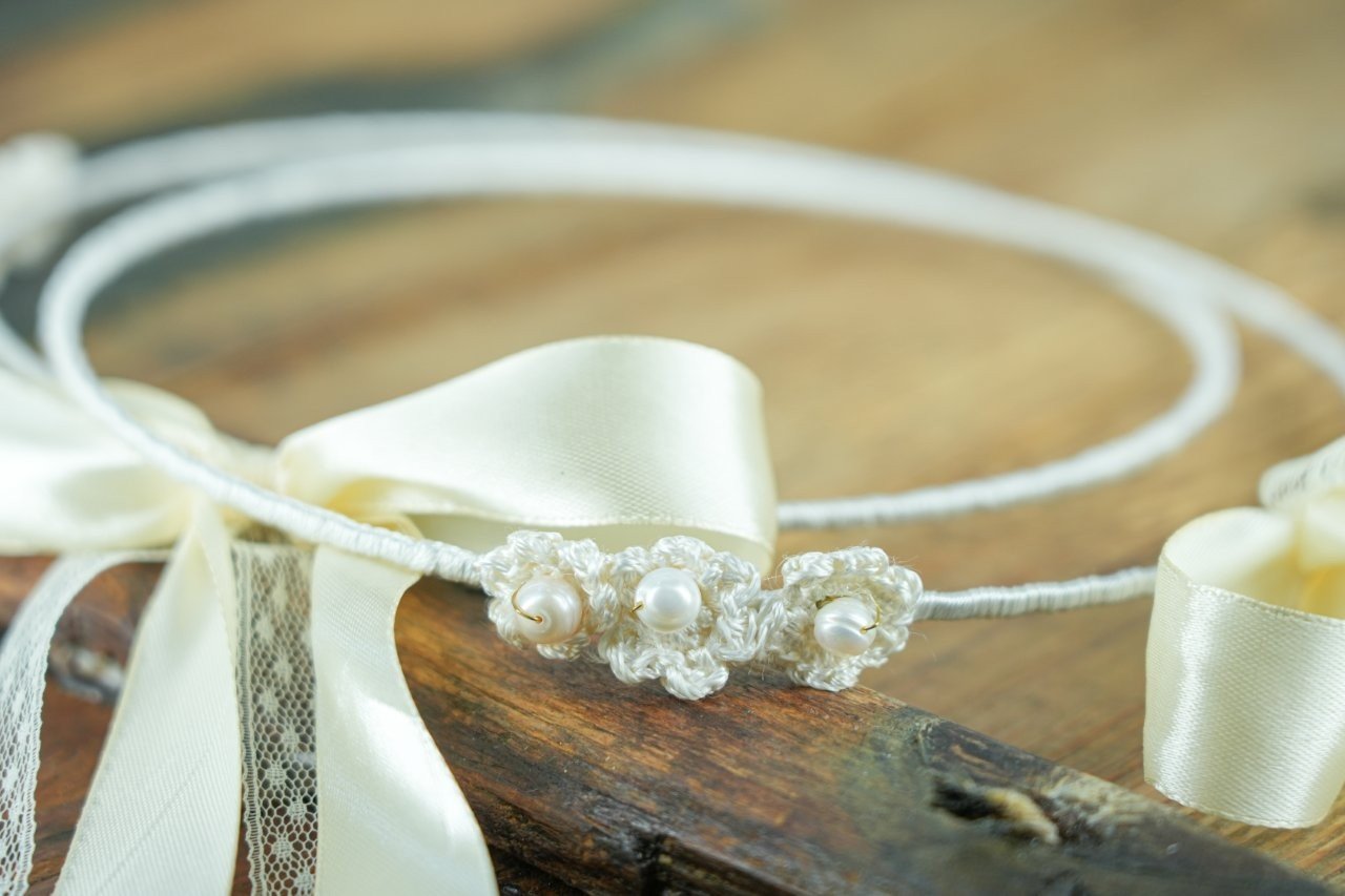 Μεταξωτά Στέφανα Γάμου με Πλεκτά Λουλούδια και Ιβουάρ Κορδέλες 2 Μεταξωτά Στέφανα Γάμου με Πλεκτά Λουλούδια και Ιβουάρ Κορδέλες - Image 2