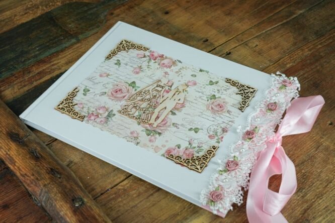 Βιβλίο Ευχών Γάμου με Νύφη & Γαμπρό, Ροζ Τριαντάφυλλα & Δαντέλα