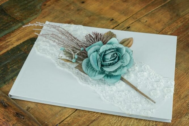 Βιβλίο Ευχών Γάμου με Τιρκουάζ  Τριαντάφυλλο