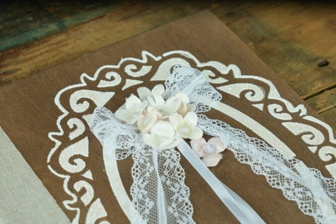 Βιβλίο Ευχών Γάμου Ξύλινο με Δαντέλα & Λουλούδια