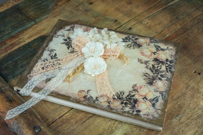 Ρομαντικό Βιβλίο Ευχών Γάμου με Δαντέλα & Λουλούδια