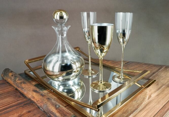 Σετ Γάμου Καράφα και Ποτήρια με Δίσκο Χρυσό – Κομψότητα & Πολυτέλεια