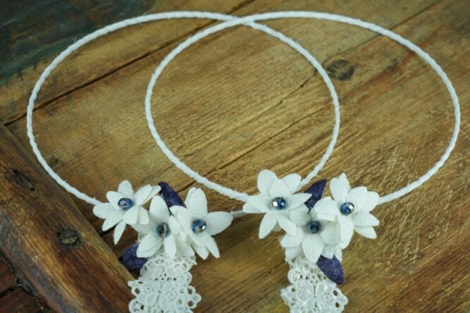 Στέφανα Γάμου με Μεταξωτά Λευκά Ανθάκια και Κρύσταλλα σε Μπλε Απόχρωση