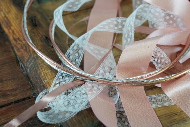 Ρομαντικά Στέφανα Γάμου σε Ροζ Χρυσό Τόνο 5 madeve stefana gamou vivlia efchon 31