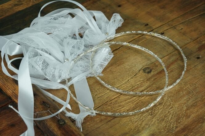 Επάργυρα Στέφανα με Φιόγκους Δαντέλας 4 madeve stefana gamou vivlia efchon 35