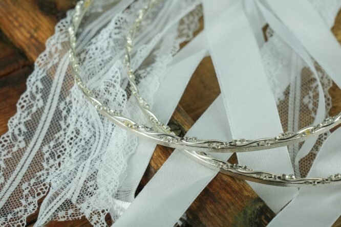 Επάργυρα Στέφανα με Φιόγκους Δαντέλας 5 madeve stefana gamou vivlia efchon 37