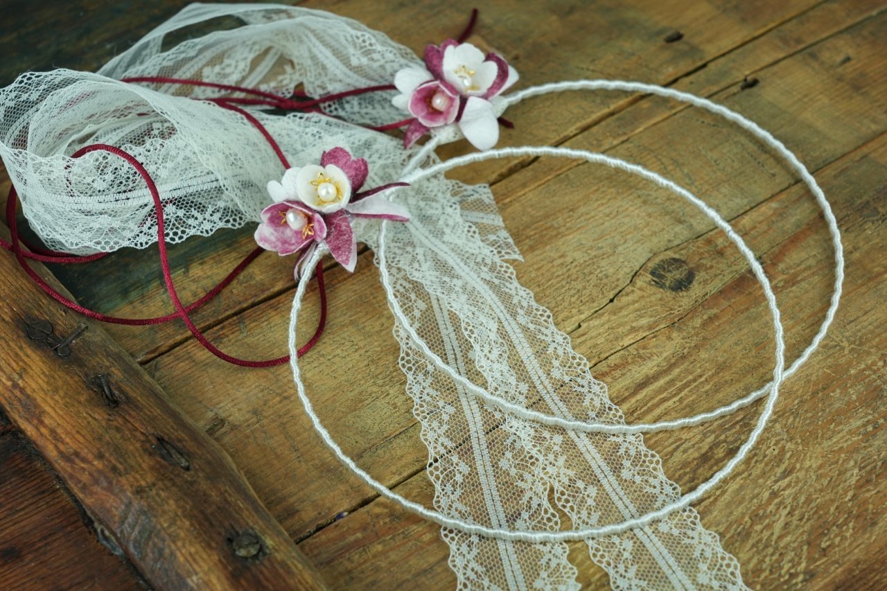 Μεταξωτά Στέφανα Γάμου με Λουλούδια & Δαντέλα 2 Μεταξωτά Στέφανα Γάμου με Λουλούδια & Δαντέλα - Image 2