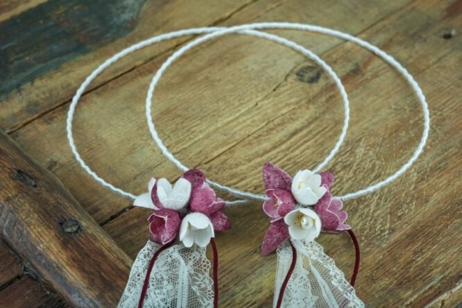 Μεταξωτά Στέφανα Γάμου με Λουλούδια & Δαντέλα