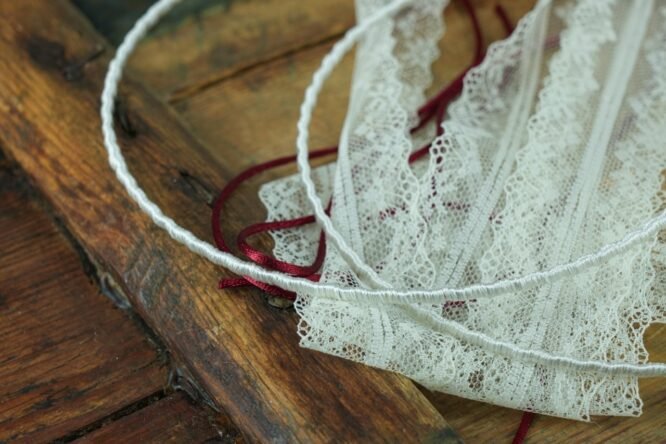 Μεταξωτά Στέφανα Γάμου με Λουλούδια & Δαντέλα 5 madeve stefana gamou vivlia efchon 52