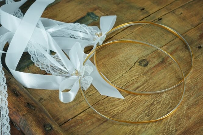 Επάργυρα Στέφανα Γάμου με Χρυσές Λεπτομέρειες & Σατέν Φιόγκο