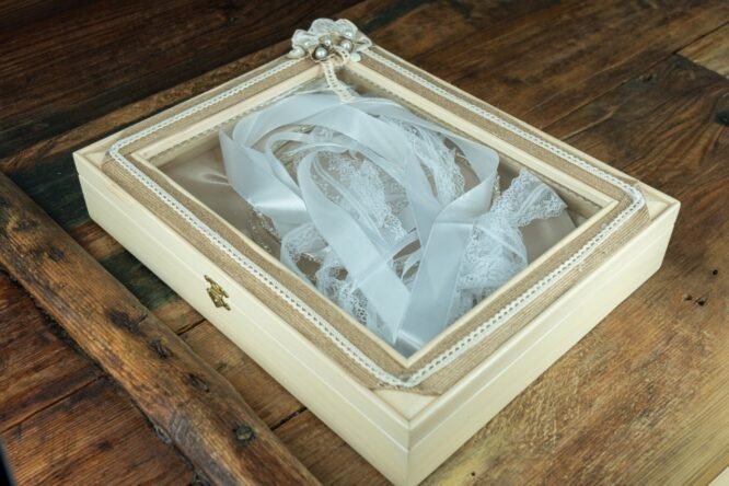 Στεφανοθήκη Γάμου με Λουλούδια από Κουκούλι  μεταξοσκώληκα