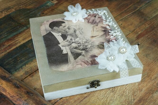 Στεφανοθήκη Γάμου με Τεχνική Ντεκουπάζ  – Ρομαντική Vintage Δημιουργία