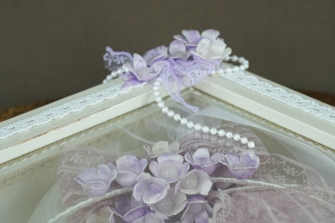 Στεφανοθήκη Γάμου με Δαντέλα & Λουλούδια από Κουκούλι Μεταξοσκώληκα