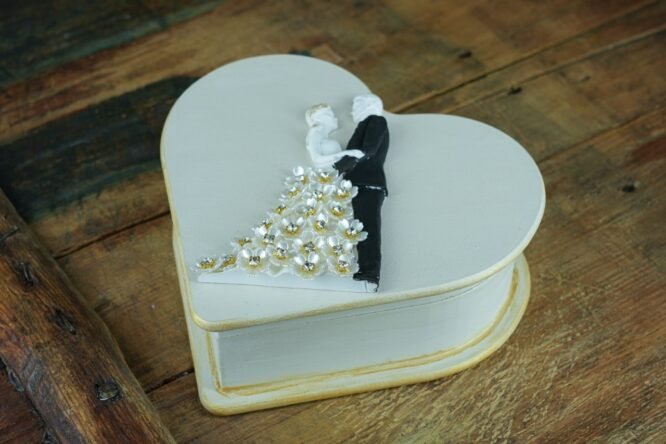 Καρδιά Βεροθήκη Γάμου με Ρομαντική Διακόσμηση