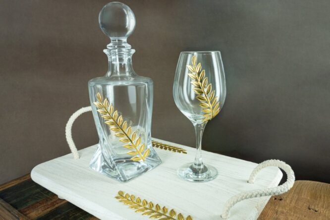 Κλαδί Ελιάς: Κρυστάλλινο Σετ Γάμου σε Ξύλινο Δίσκο