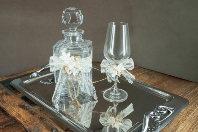 Πολυτελές Σετ Γάμου με Καράφα & Ποτήρι Διακοσμημένα με Δαντέλα
