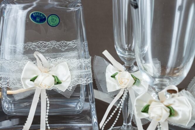 Σετ Γάμου Καράφα, Ποτήρια Σαμπάνιας & Δίσκος με Ρομαντική Διακόσμηση 4 ΔΙΣΚΟΣ ΚΑΡΑΦΑ ΠΟΤΗΡΙ ΣΕΤ ΓΑΜΟΥ 2026 2027 56 1