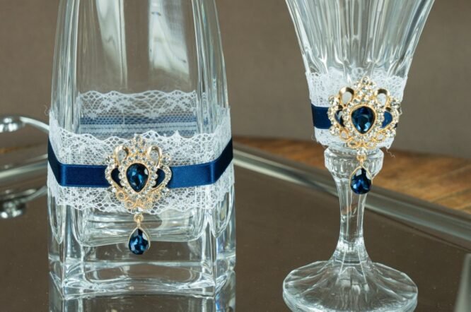 Πολυτελές Σετ Γάμου – Καράφα & Ποτήρι με Μπλε Σατέν και Χρυσό Μοτίφ 4 ΔΙΣΚΟΣ ΚΑΡΑΦΑ ΠΟΤΗΡΙ ΣΕΤ ΓΑΜΟΥ 2026 2027 59 1
