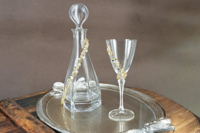 Κομψό Σετ Γάμου Καράφα, Ποτήρι & Δίσκος με Χρυσές Λεπτομέρειες