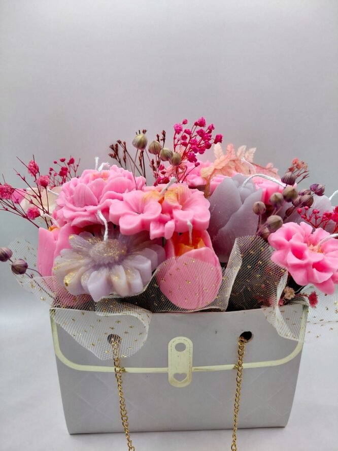 Pink Candle Garden – Elegant Σύνθεση με Κερένια Λουλούδια