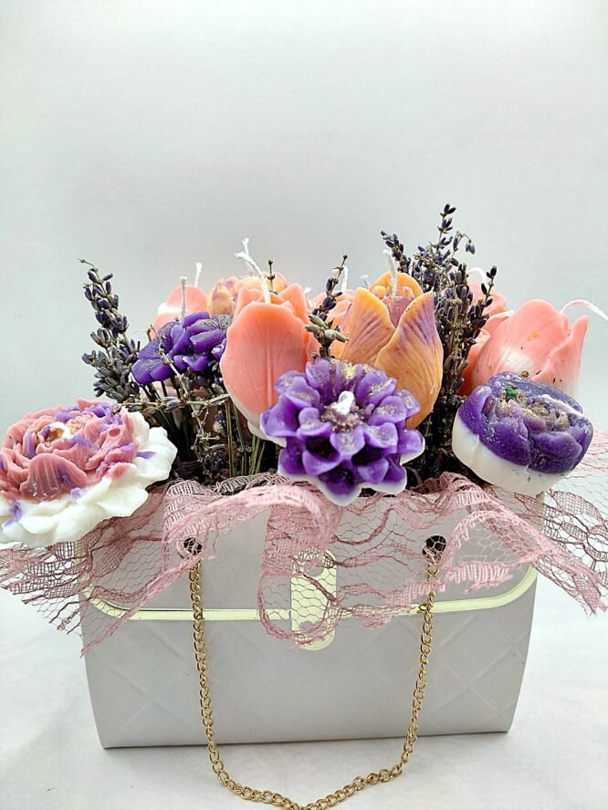 Romantic Glow – Σύνθεση με Κεριά & Αποξηραμένα Λουλούδια