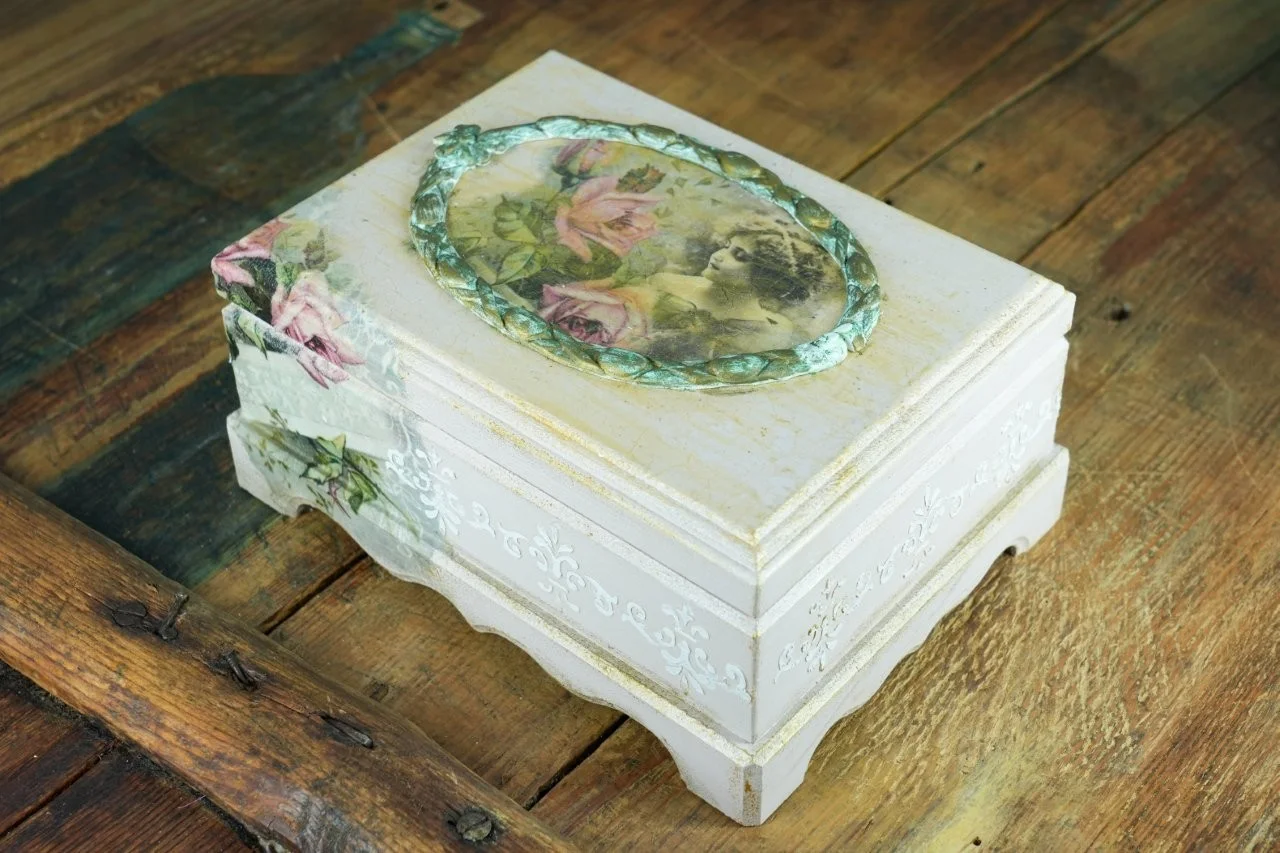 Vintage Rose Lady – Χειροποίητο Ξύλινο Κουτί Κοσμημάτων 1 Vintage Rose Lady – Χειροποίητο Ξύλινο Κουτί Κοσμημάτων